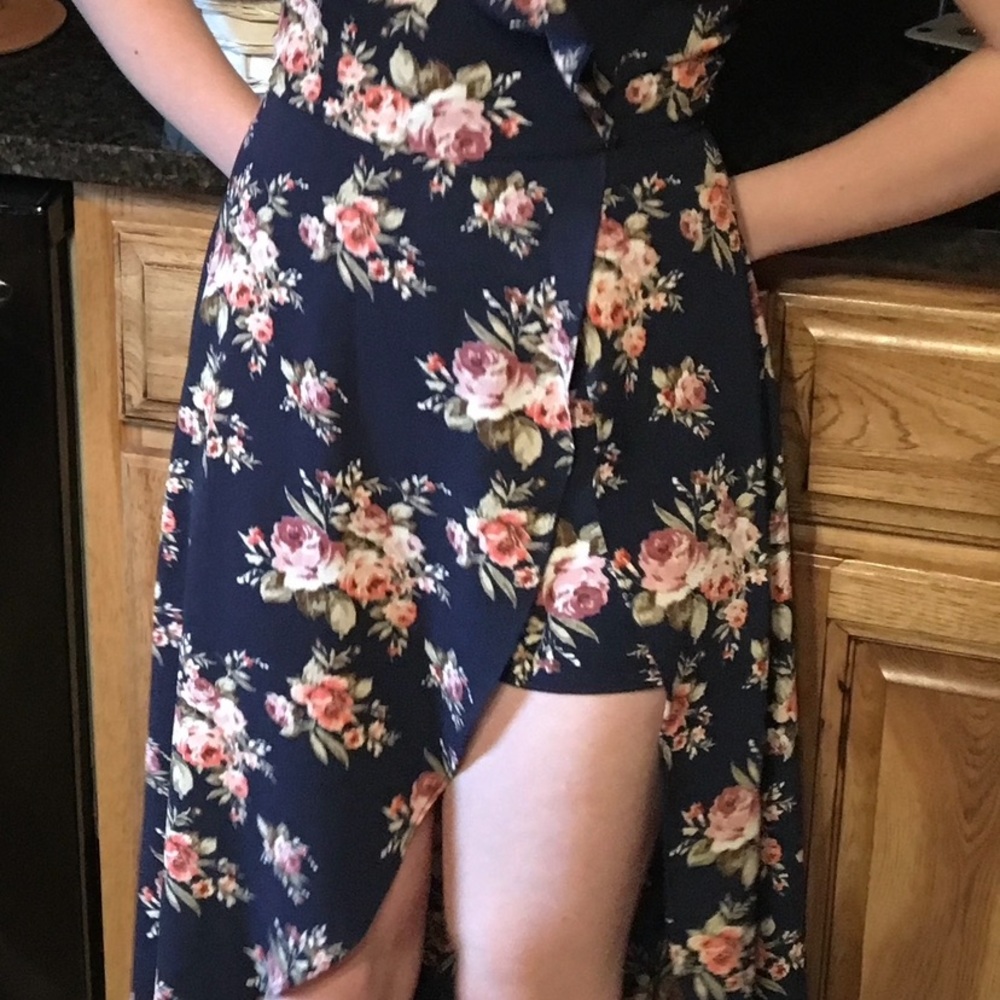 Beautiful Dress - Picture 3 of 5